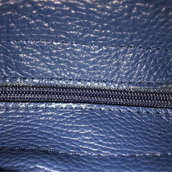 Beautiful beautiful alligator embossed suede and leather handbag - Picture 5 of 6